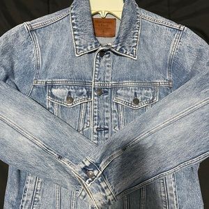 Light washed jean jacket